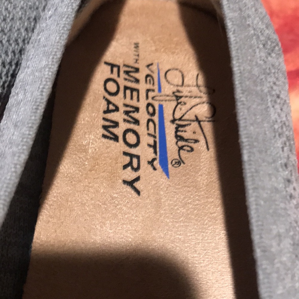 Lifestride 9.5 New Memory Foam Slide On Gray - image 6
